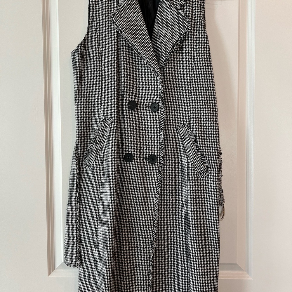 Duster, black and white tweed